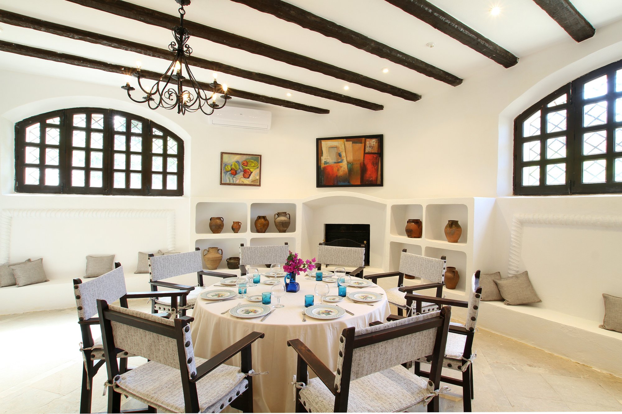 Dining room detail
