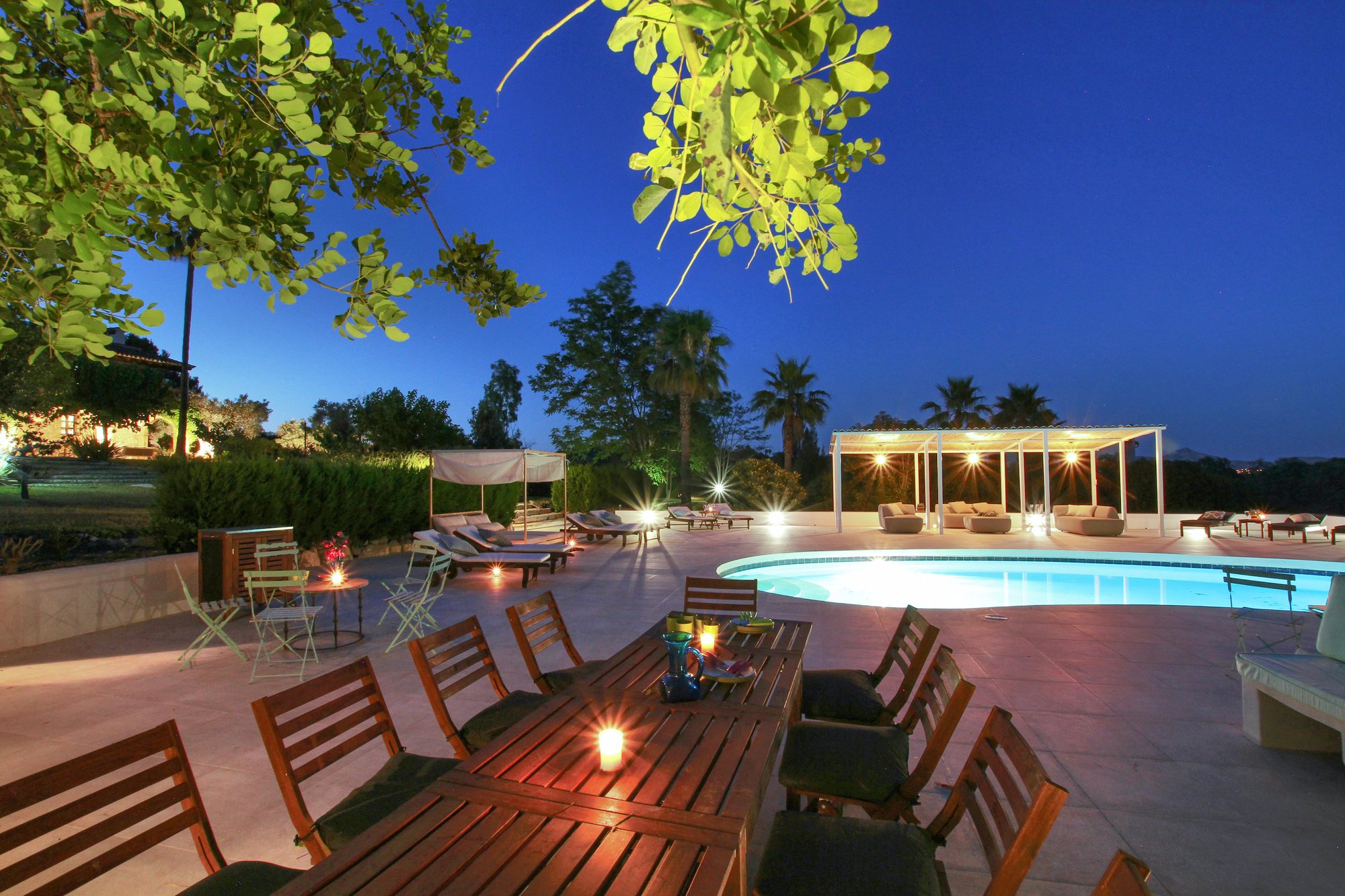 Napolitano · terrace at night