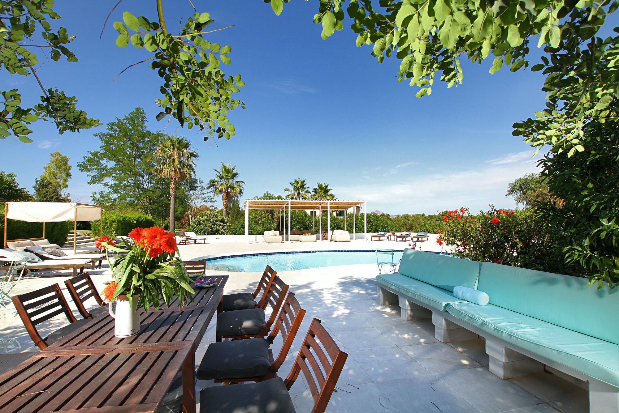 Pool terrace dining